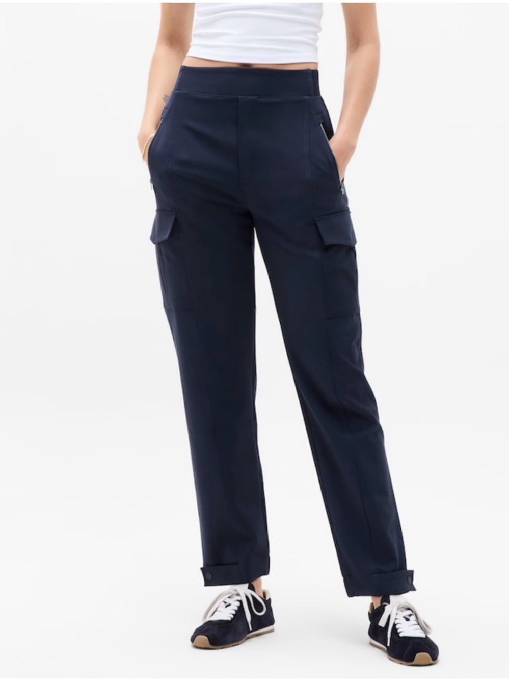 Athleta Endless High Rise Cargo Pant
Textured, stretch fabric in a tapered 6